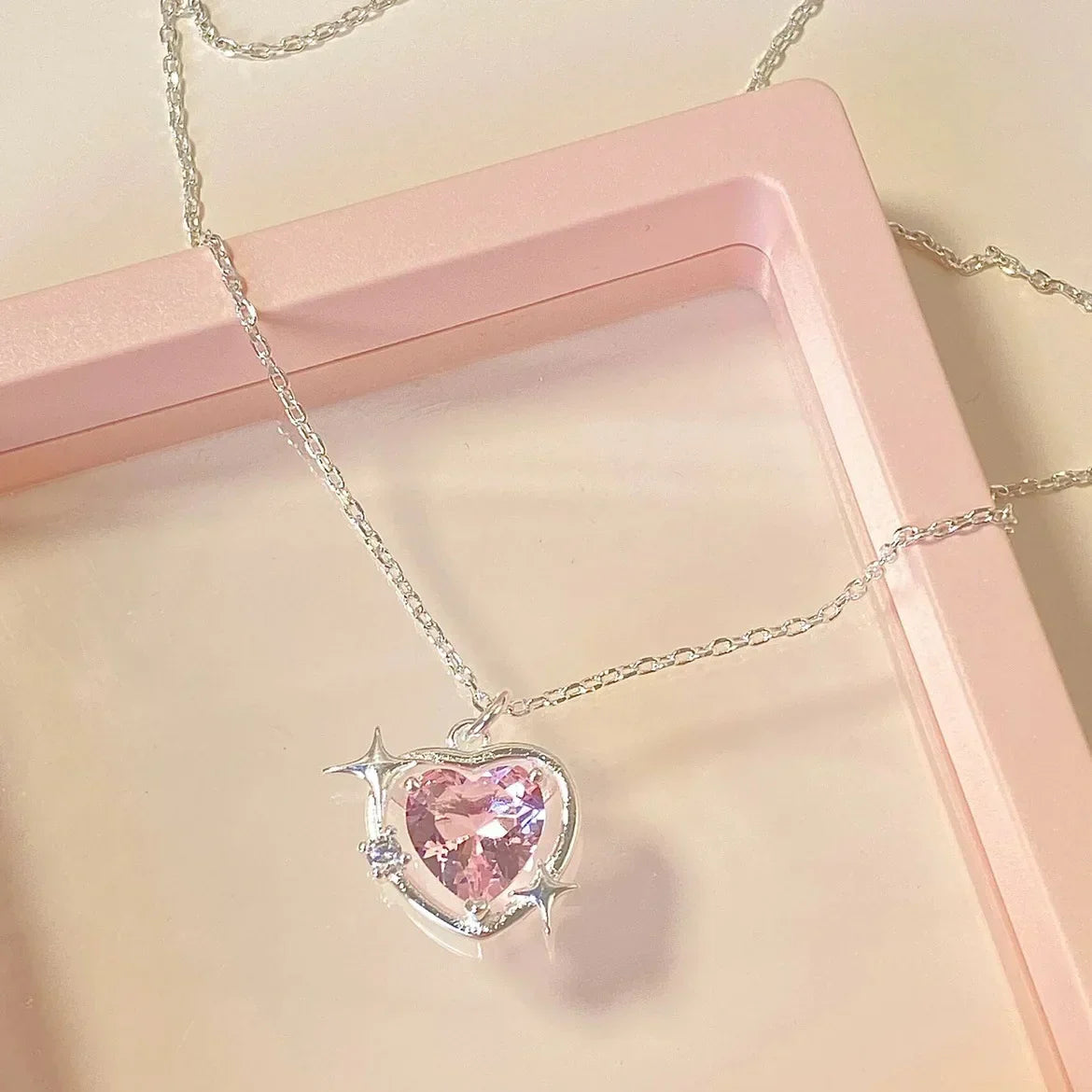 Halskette mit Kreuzanhänger im neuen Design mit rosa Zirkonia